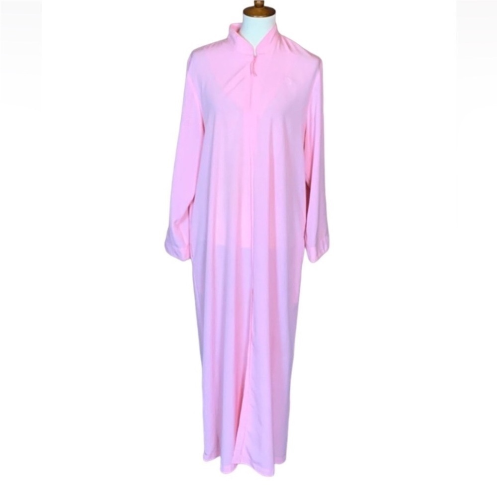 Natori Private Luxuries light pink robe with zipper closure